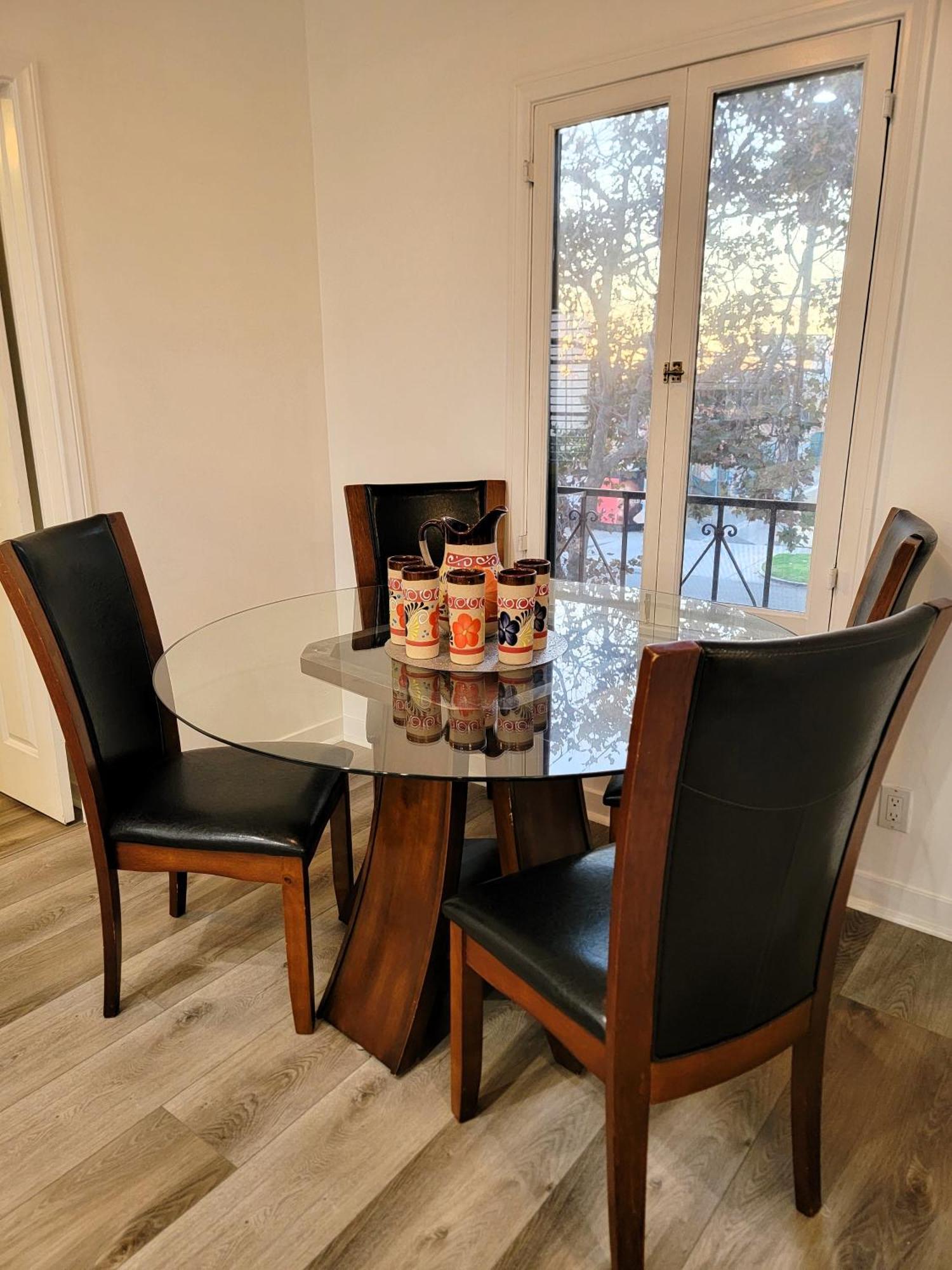 3 Bedroom Story Near Pico Blvd *