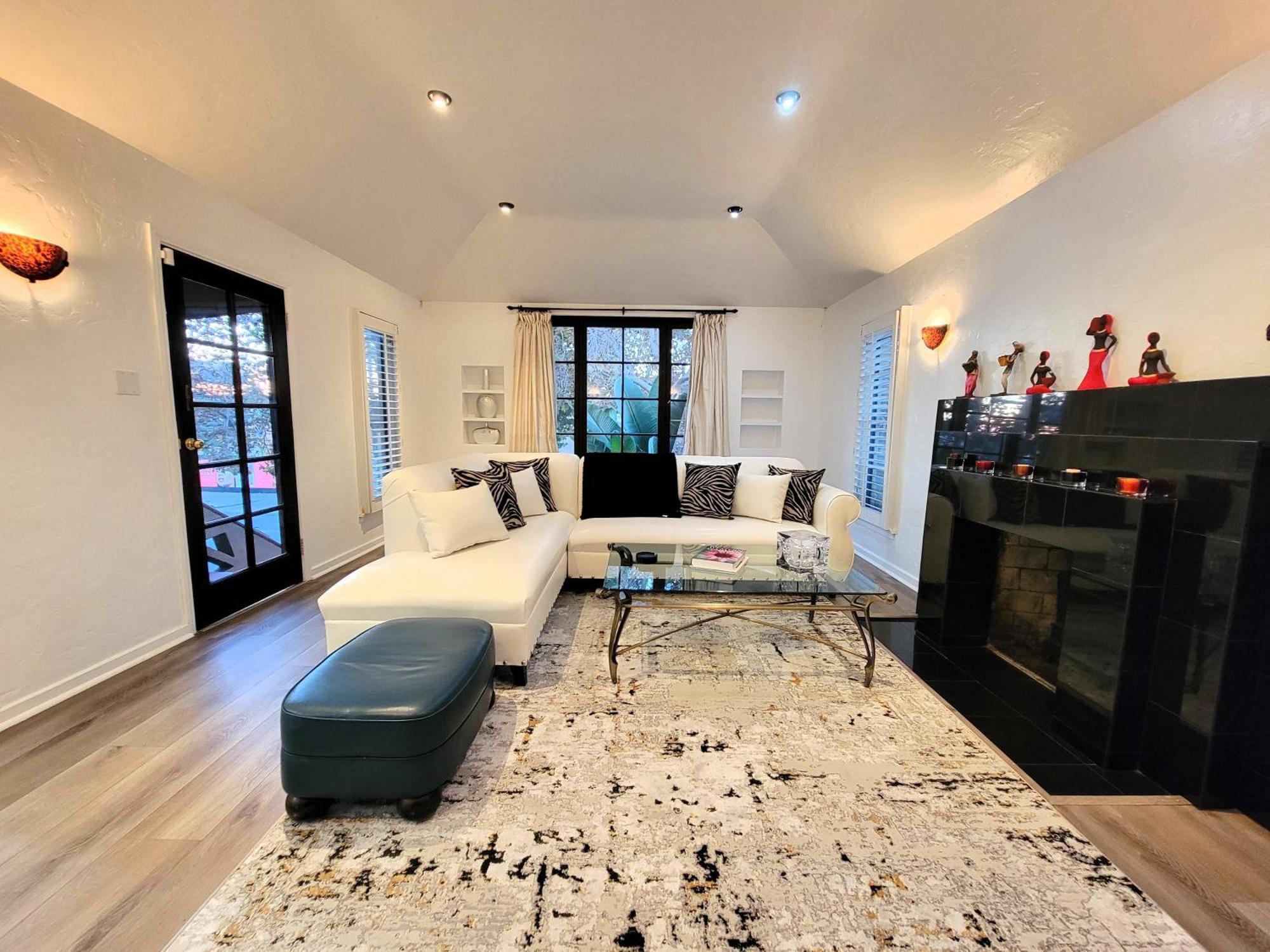 3 Bedroom Story Near Pico Blvd Apartment Los Angeles